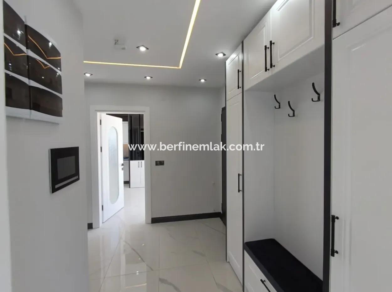 3 1 Villa Mit Pool Auf 300M2 Grundstück In Didim Efeler