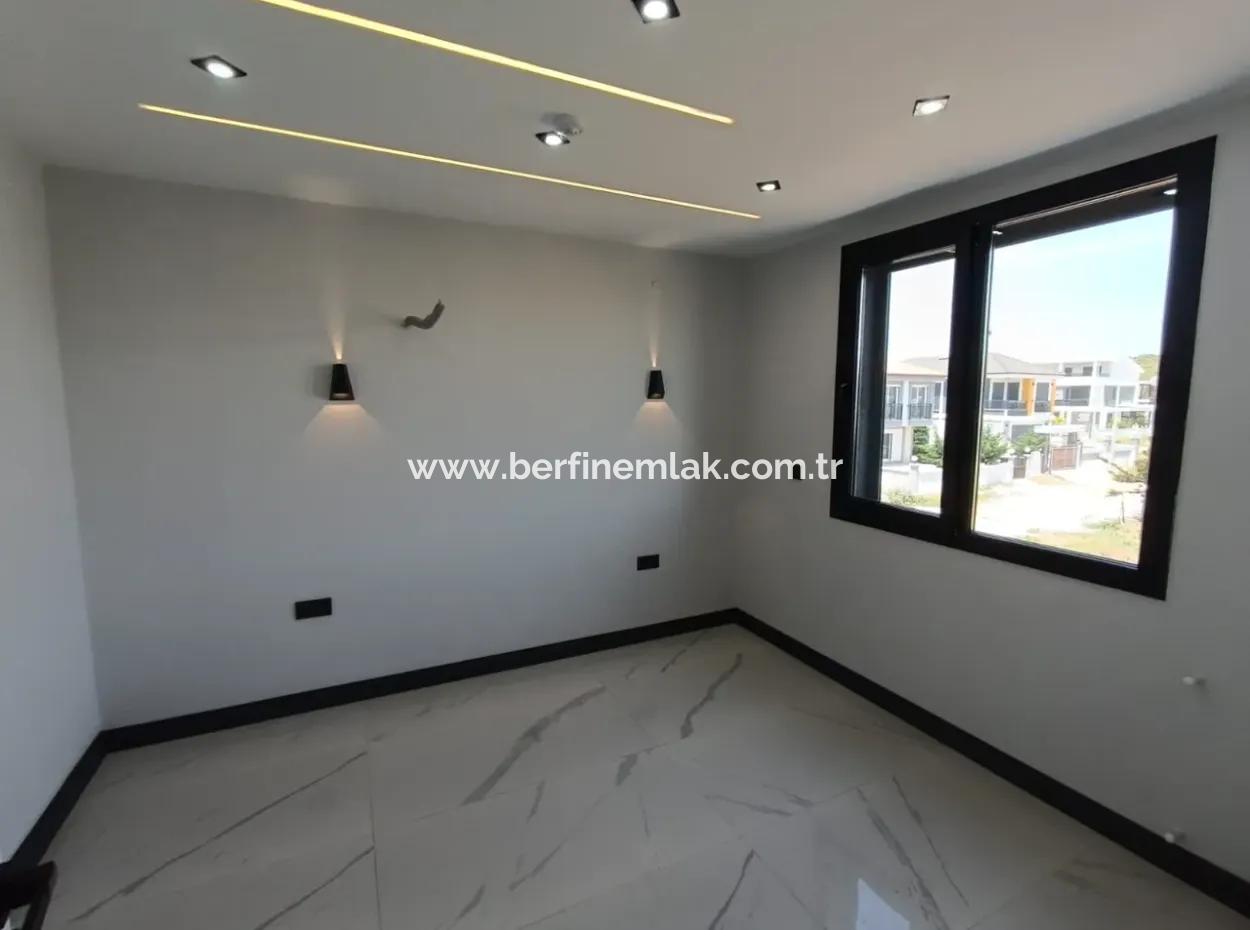 3 1 Villa Mit Pool Auf 300M2 Grundstück In Didim Efeler