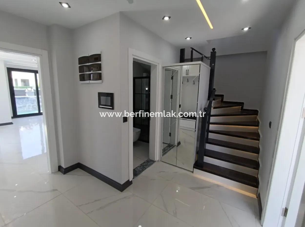 3 1 Villa Mit Pool Auf 300M2 Grundstück In Didim Efeler