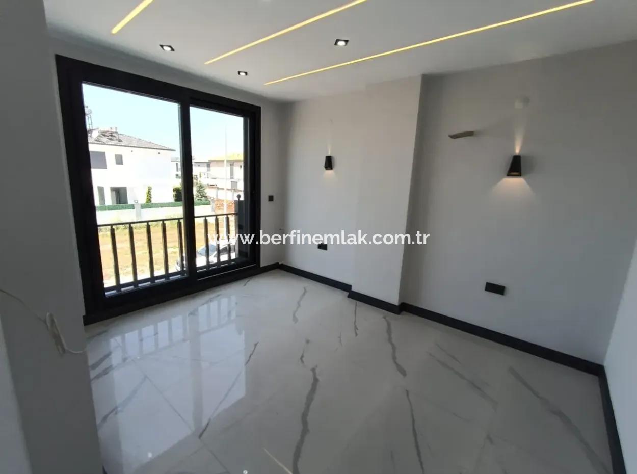 3 1 Villa Mit Pool Auf 300M2 Grundstück In Didim Efeler