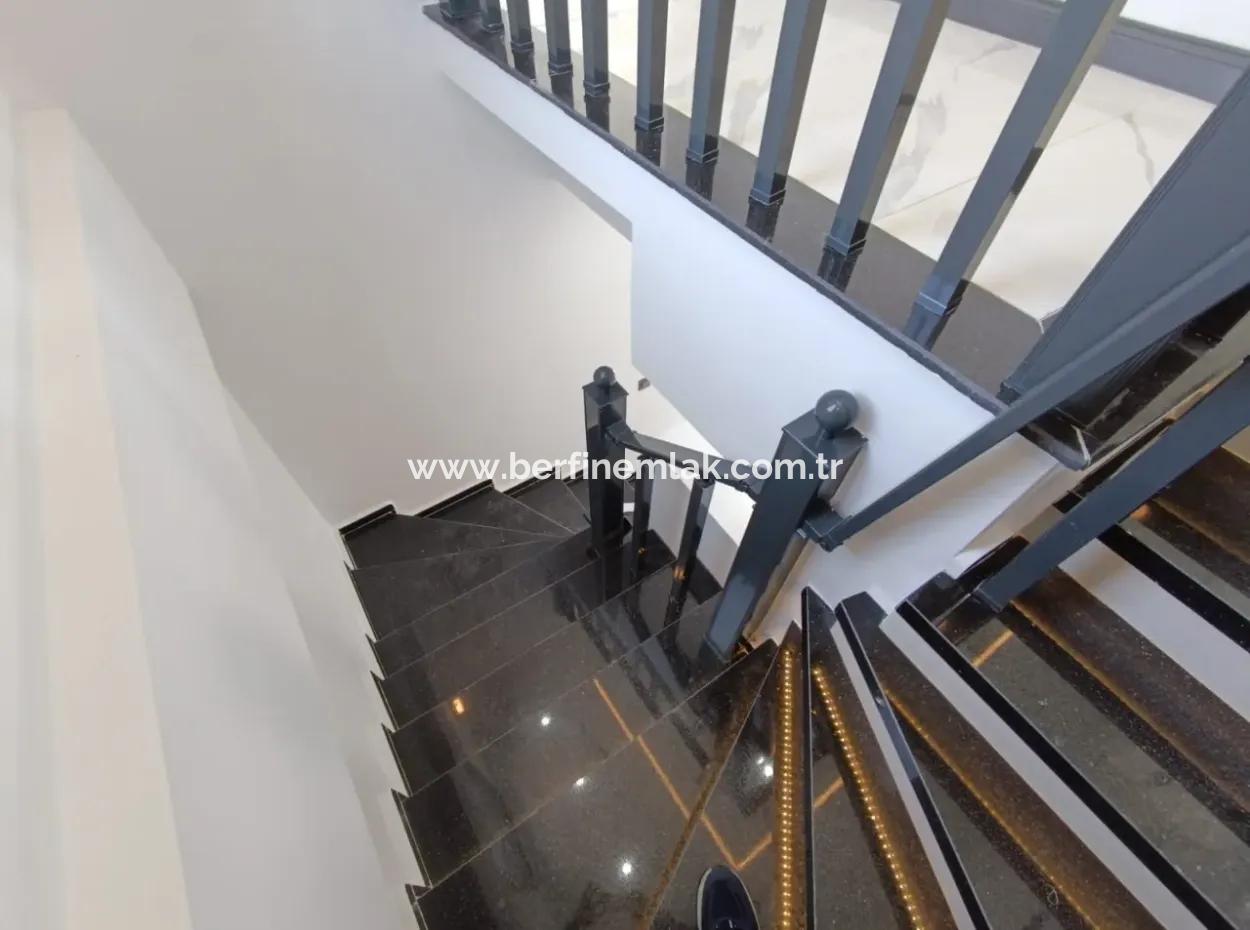 3 1 Villa Mit Pool Auf 300M2 Grundstück In Didim Efeler