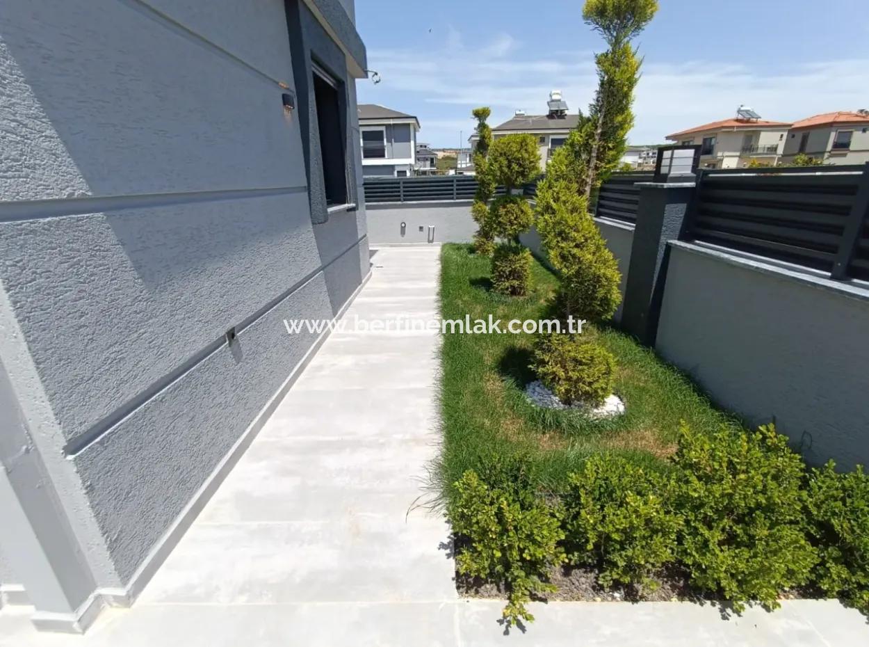 3 1 Villa Mit Pool Auf 300M2 Grundstück In Didim Efeler