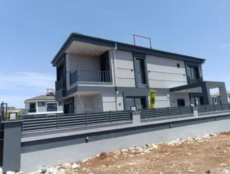 3 1 Villa Mit Pool Auf 300M2 Grundstück In Didim Efeler