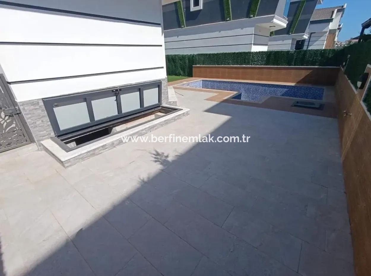 Didim Efeler Mahallesinde Deniz Manzaralı Villalar