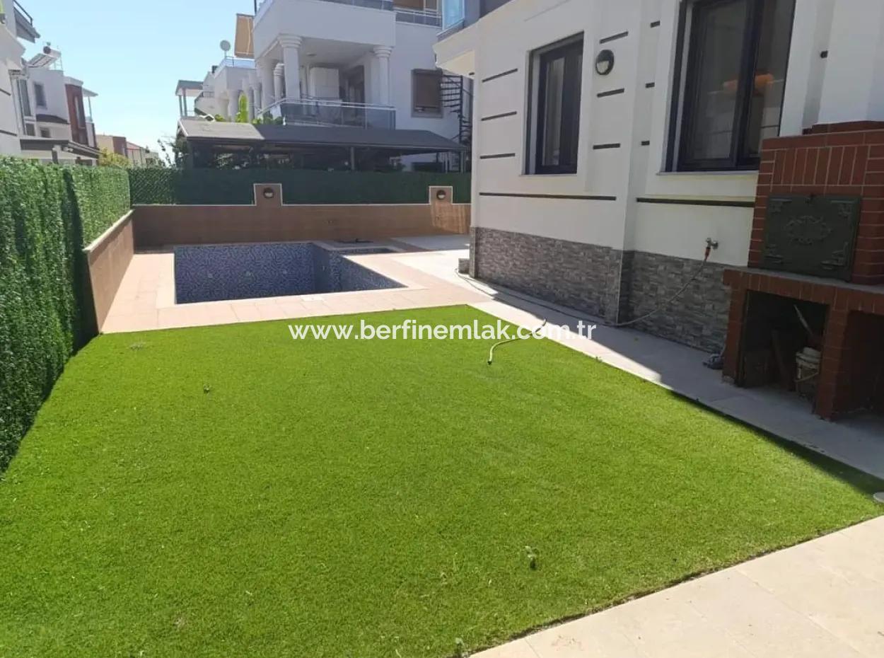 Didim Efeler Mahallesinde Deniz Manzaralı Villalar