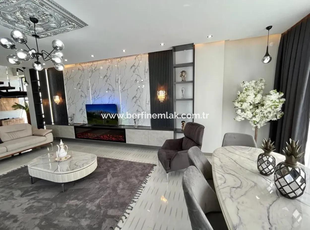 Didim Hisar  Mahallesinde 500 M2 Arsa İçinde Geniş Bahçeli 5+1  Villa