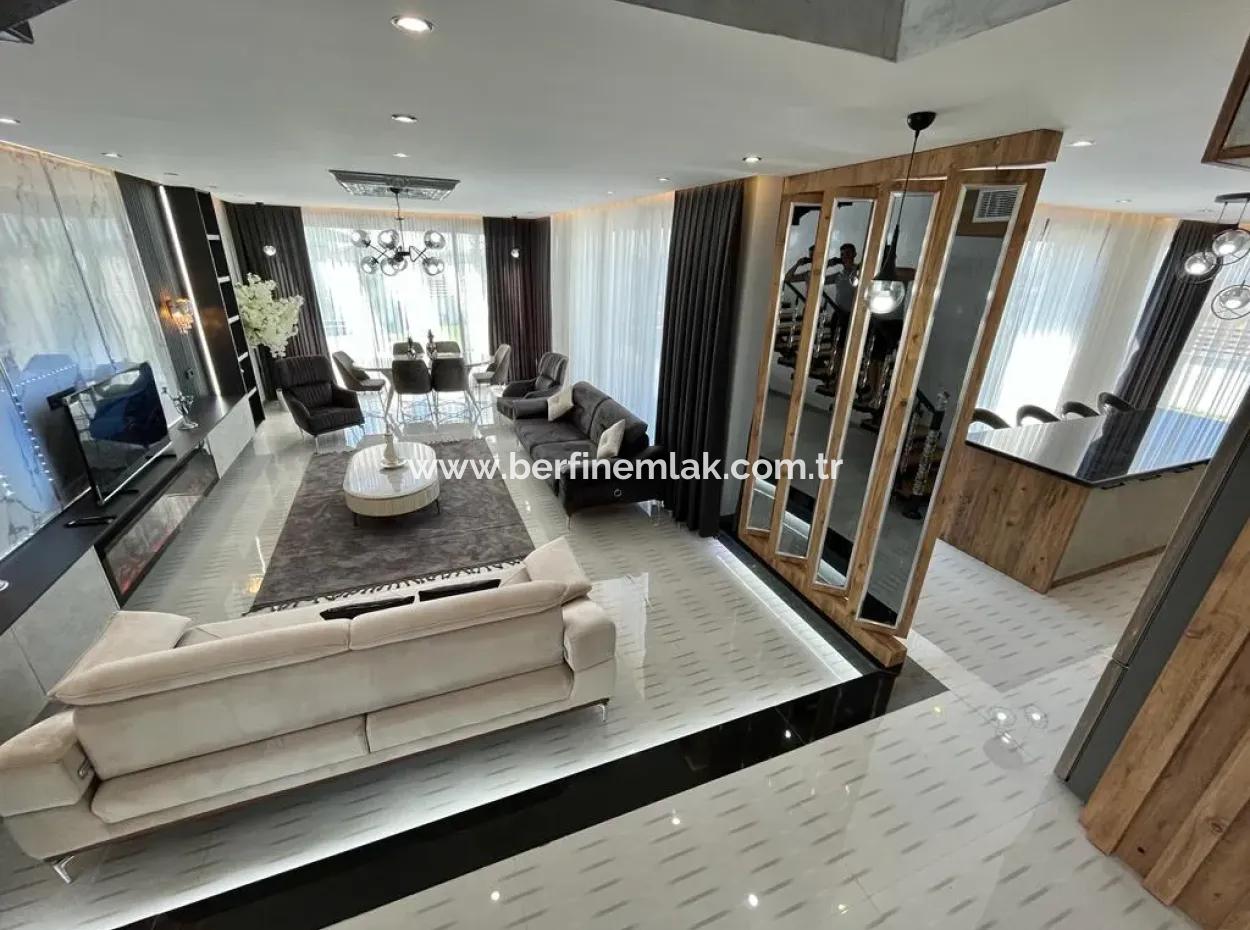 Didim Hisar  Mahallesinde 500 M2 Arsa İçinde Geniş Bahçeli 5+1  Villa