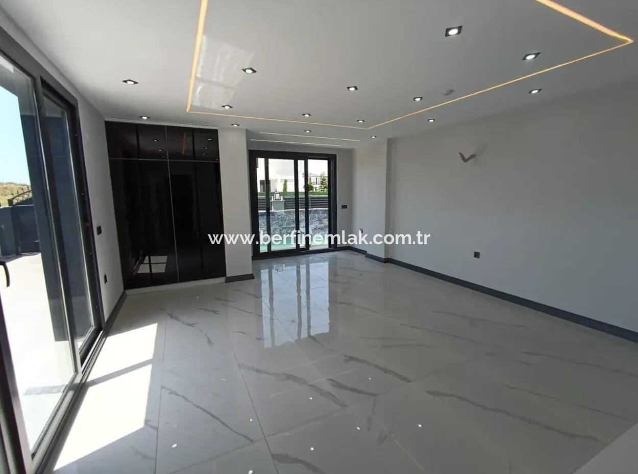 Didim Efelerde 300M2 Arsa İçinde  3+1 Havuzlu Villla