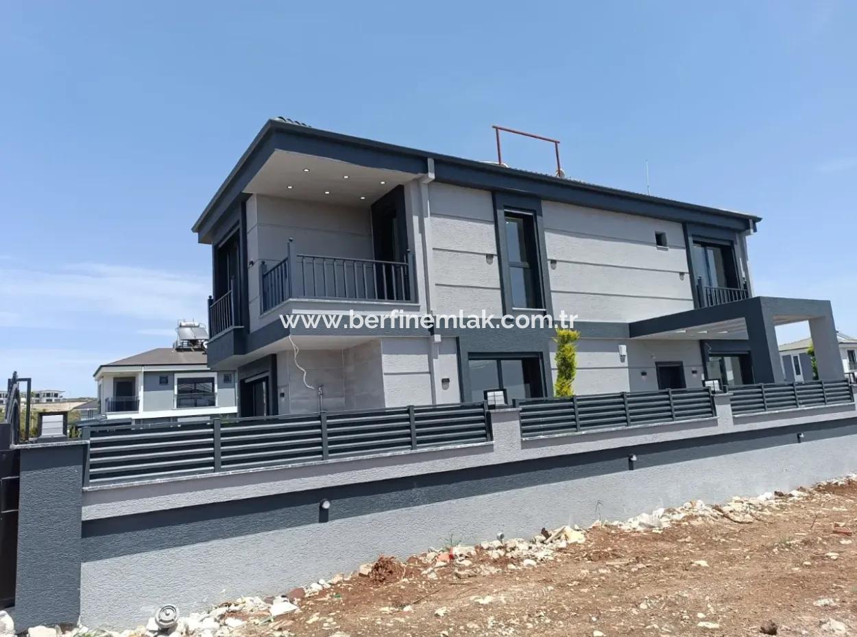 Didim Efelerde 300M2 Arsa İçinde  3+1 Havuzlu Villla