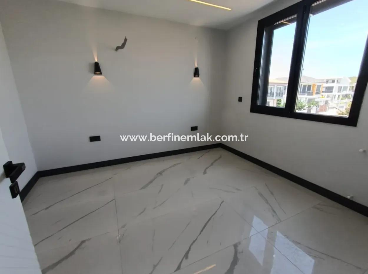 Didim Efelerde 300M2 Arsa İçinde  3+1 Havuzlu Villla