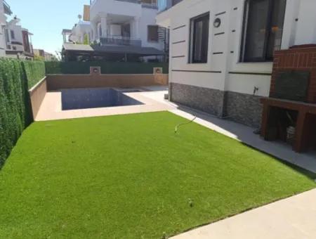 Didim Efeler Mahallesinde Deniz Manzaralı Villalar