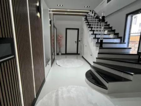 Didim Hısar Mahallesinde   Satılık  Tam Müstakil   4+1  Villa