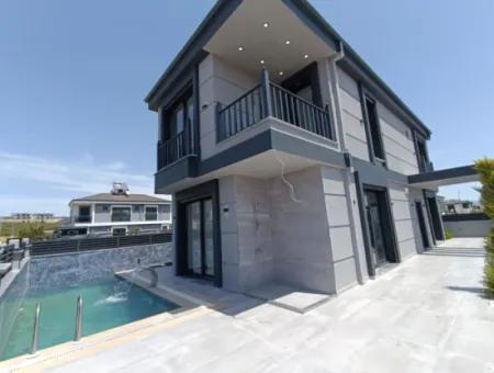 Didim Efelerde 300M2 Arsa İçinde  3+1 Havuzlu Villla
