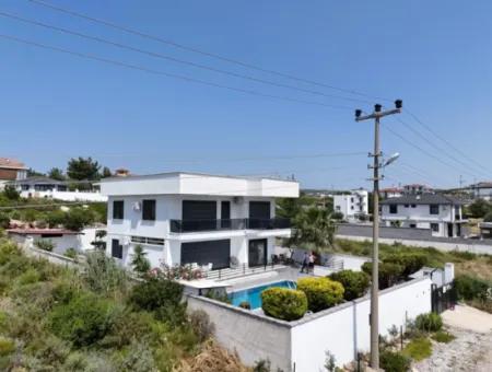 Didim'de Seyrantepede Satılık Havuzlu 4+1 Villa