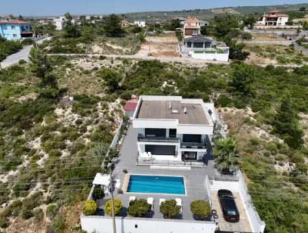 Didim'de Seyrantepede Satılık Havuzlu 4+1 Villa