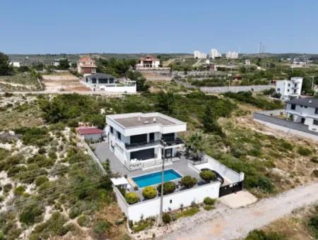 Didim'de Seyrantepede Satılık Havuzlu 4+1 Villa